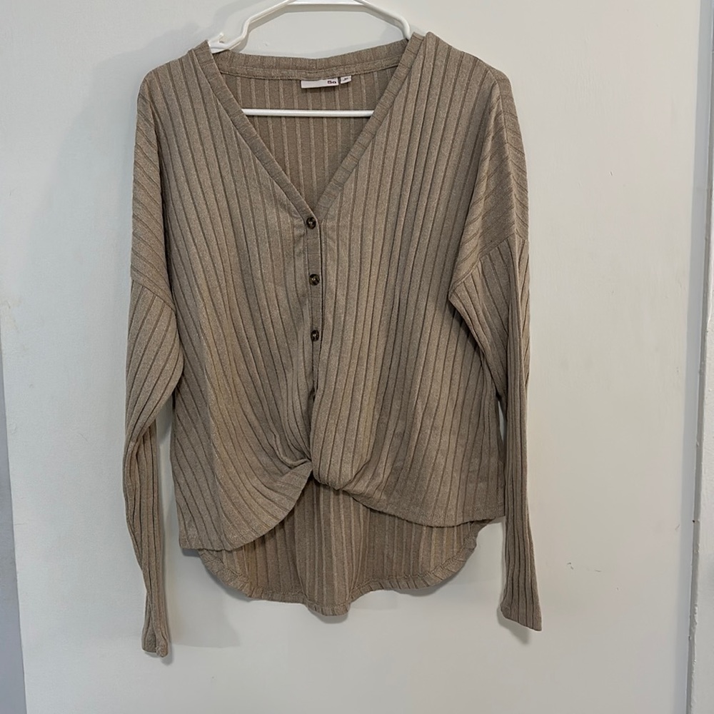 Tan Long Sleeved Top • MEDIUM